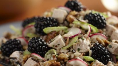 Rice salad with blackberries