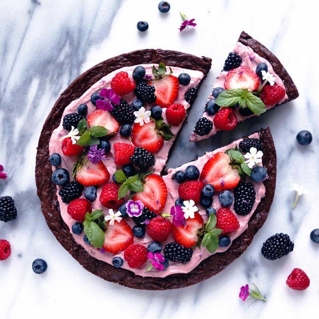 Berry Brownie Pizza