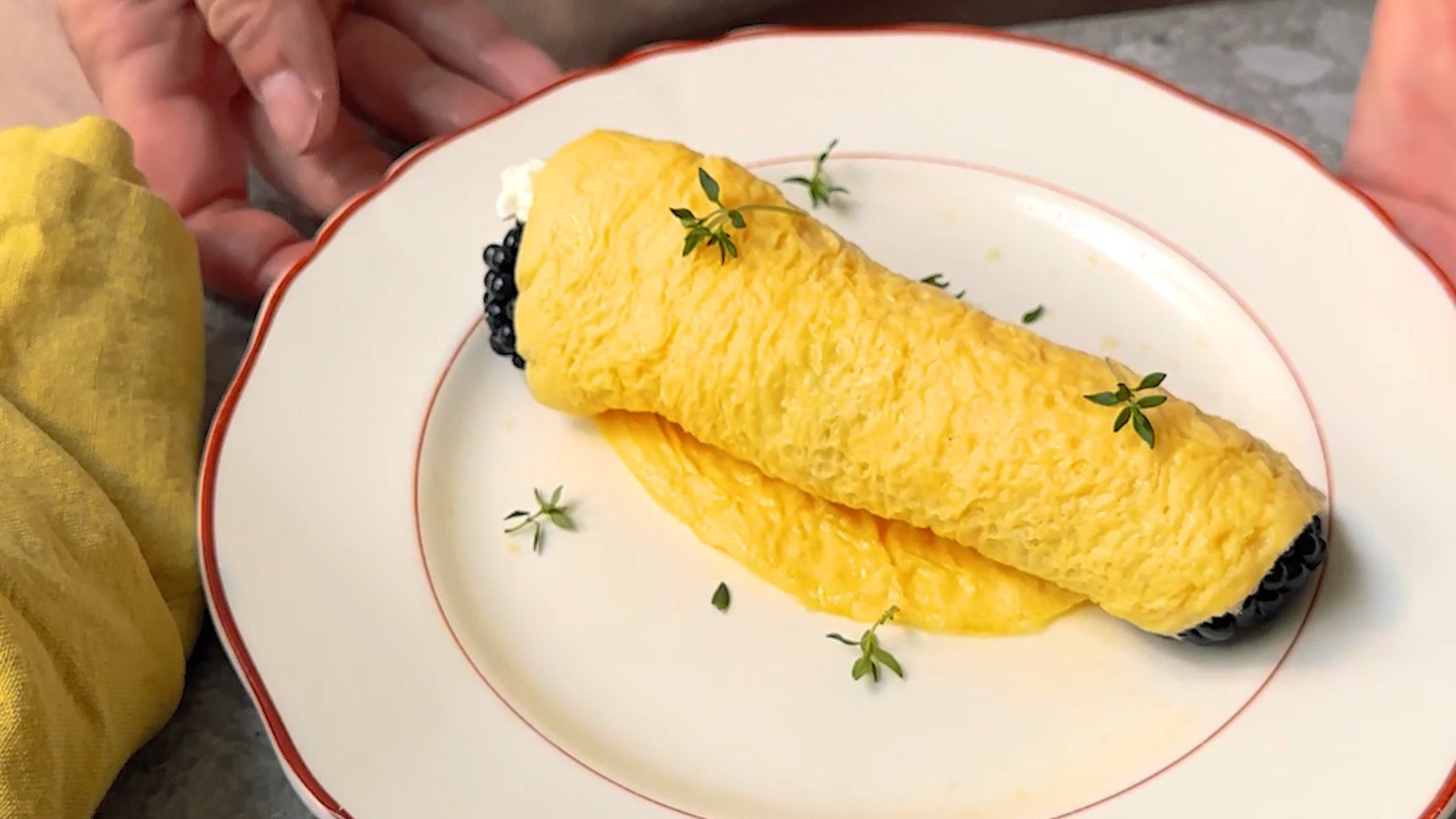 Blackberry Omelet Roll 