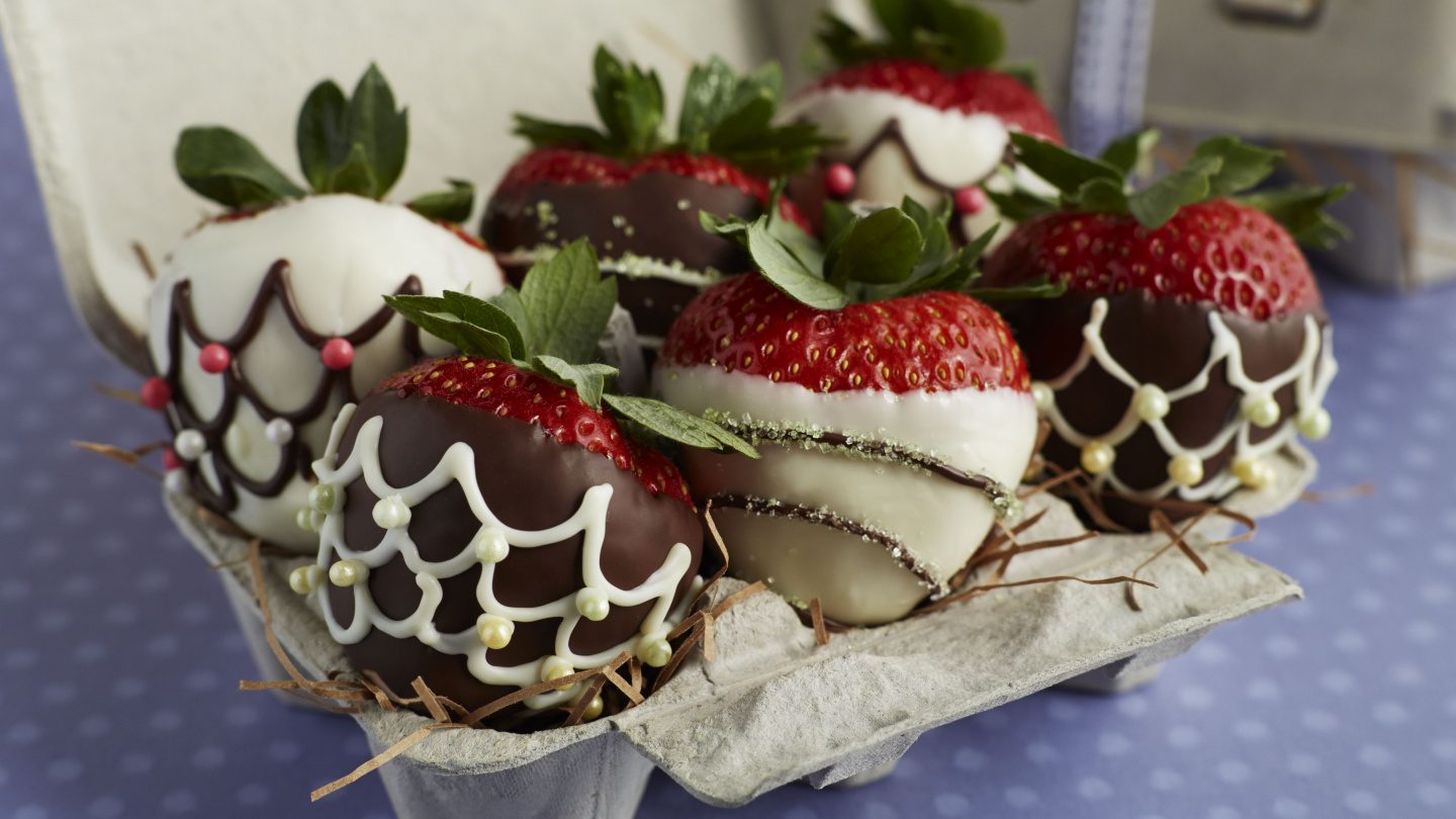 Easter Chocolate Covered Strawberries