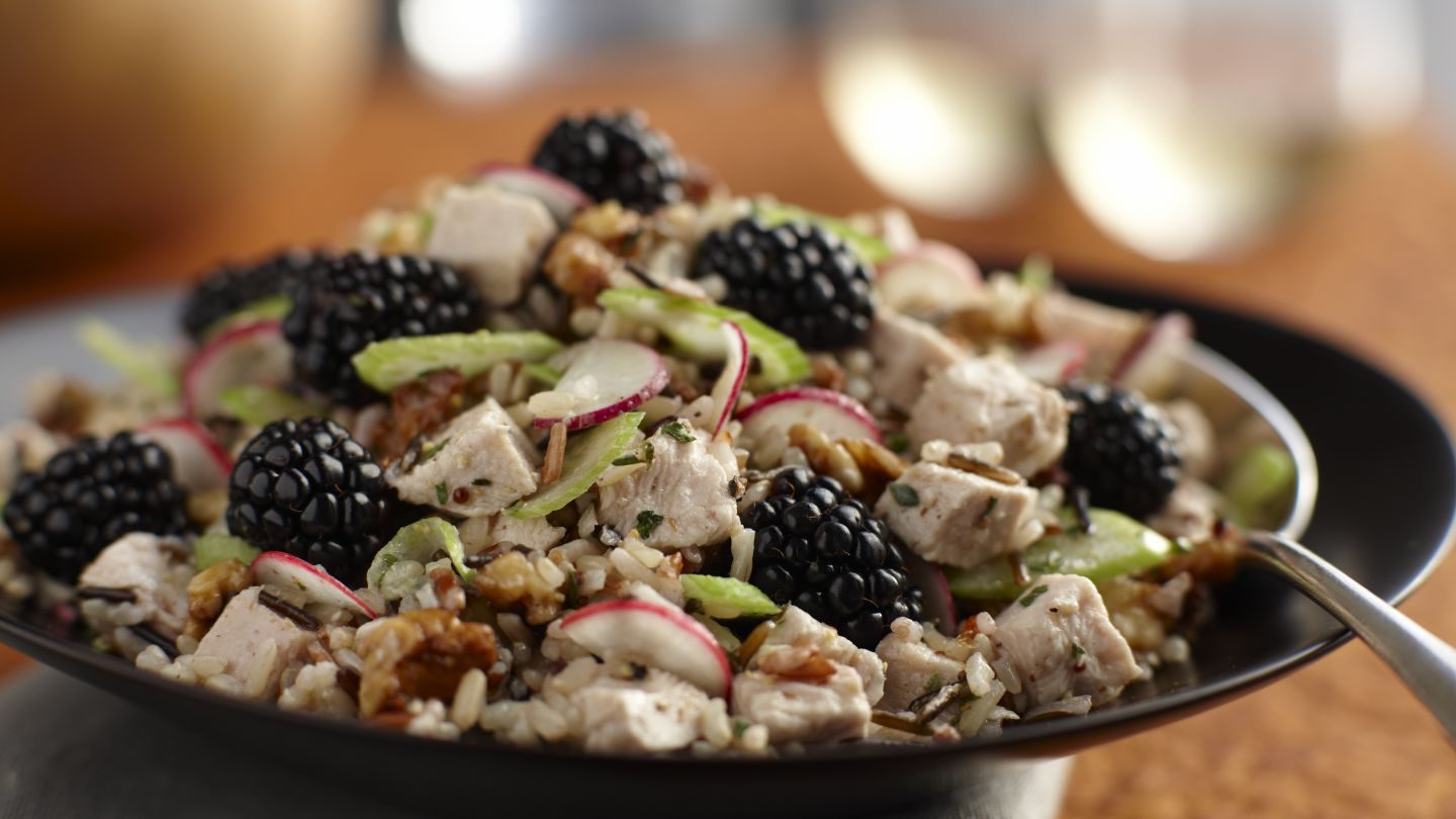 Rice salad with blackberries