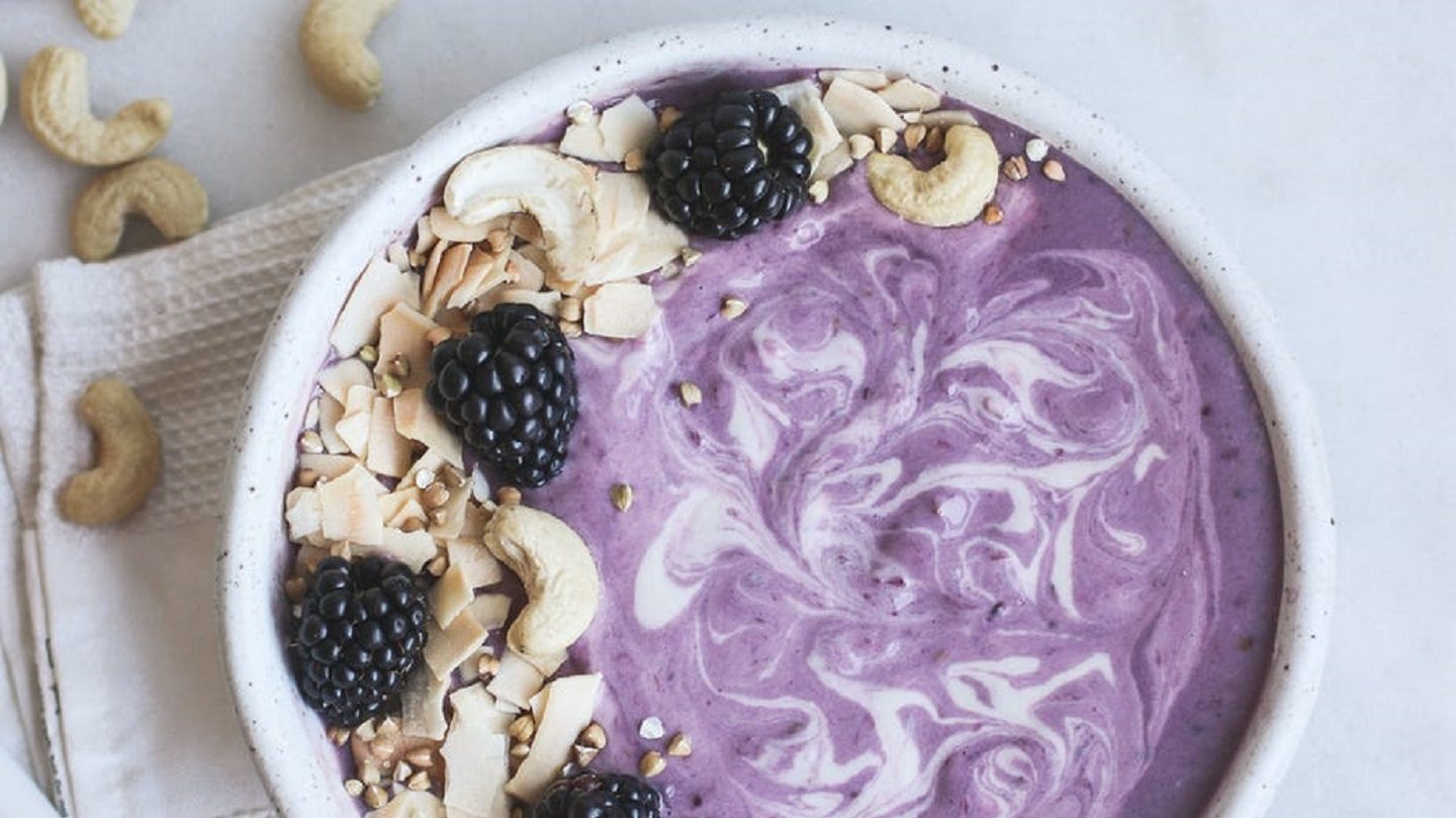 Blackberry Cashew Smoothie Bowl