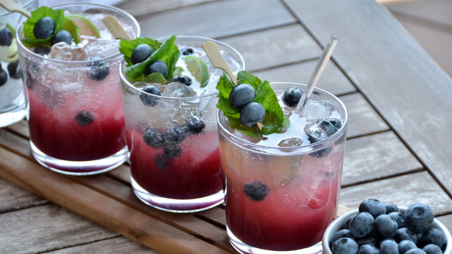 Astonishing blueberry mojito 