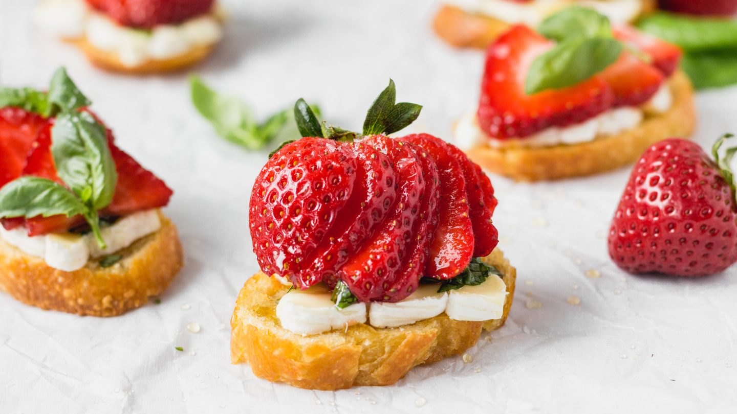 Brie Crostini Strawberry