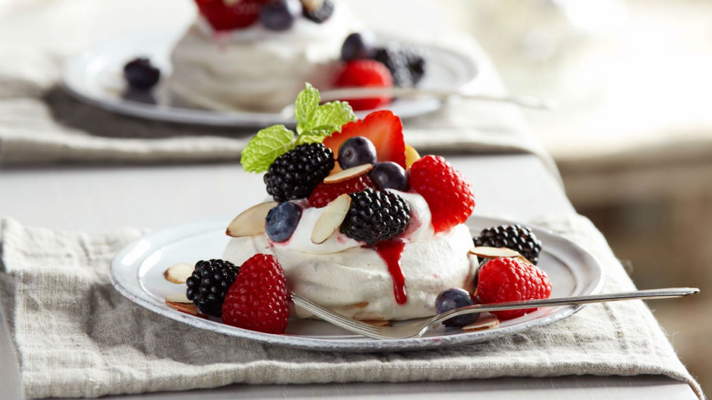 Festive fruit meringues 