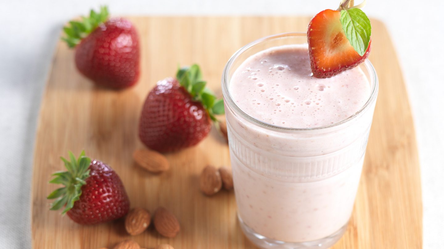 Sporty Strawberry Almond Smoothie Driscolls