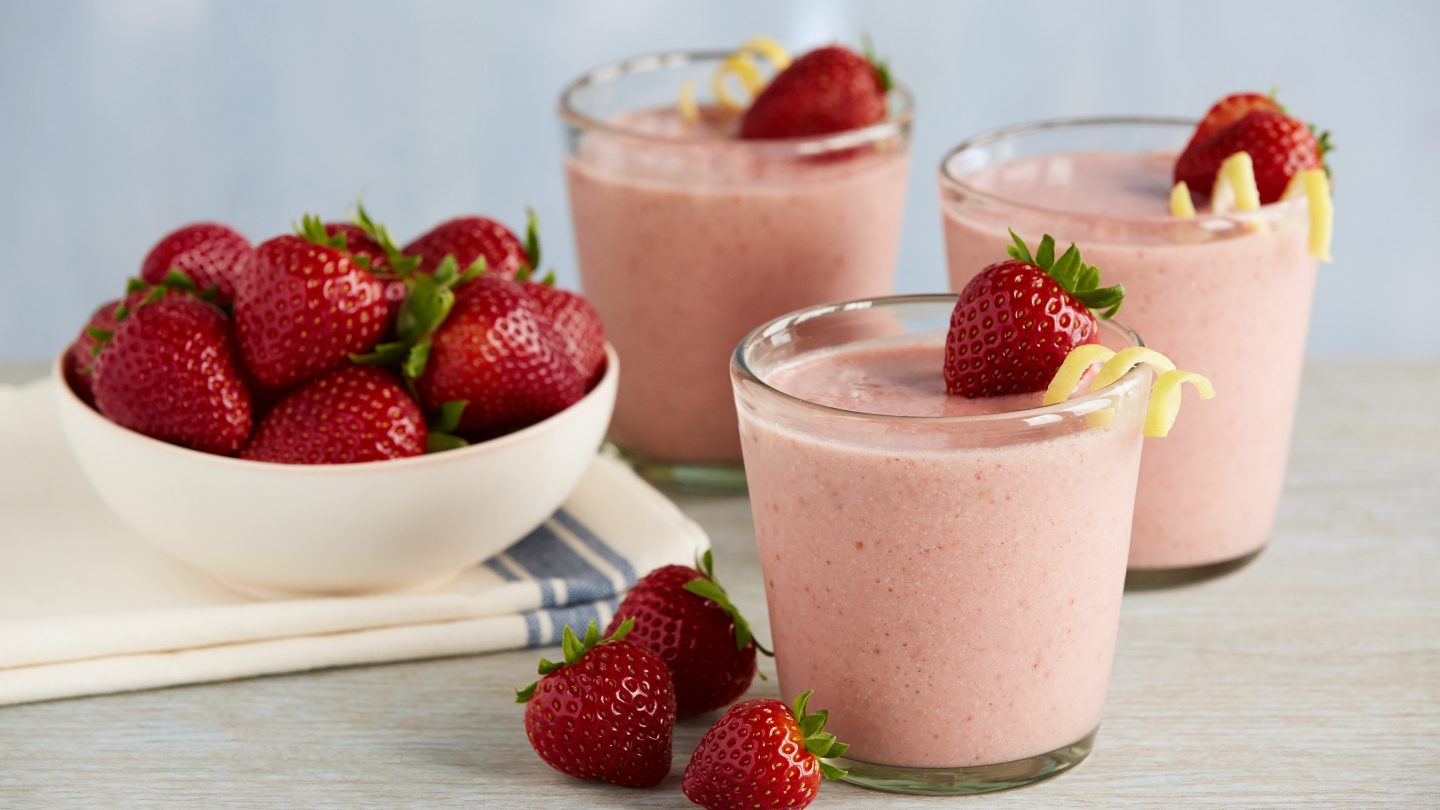 Creamy Lemon Strawberry Smoothie with Coconut Water