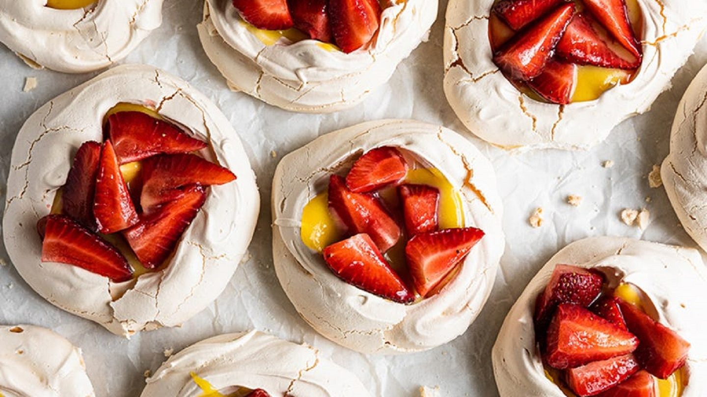 Pavlova Strawberry Dessert Curd