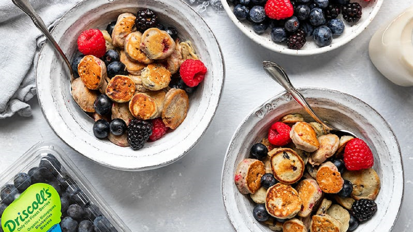 Vegan pancakes recipe with berries
