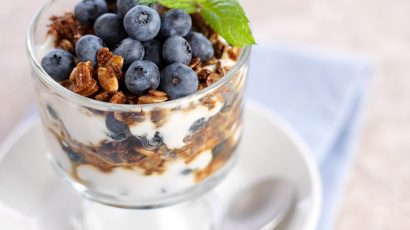 Gingersnap Granola Blueberry Parfait 