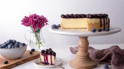 Vanilla Mascarpone Blueberry Cheesecake