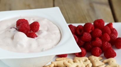 Raspberry Cheesecake Yogurt Dip
