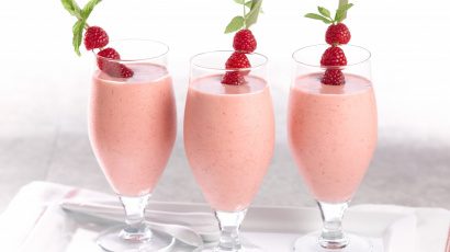 Raspberry Peach and Flax Yogurt Smoothie