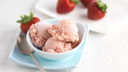 Strawberry Ice Cream with Brown Sugar