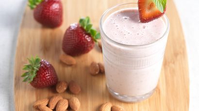 Sporty Strawberry Almond Smoothie