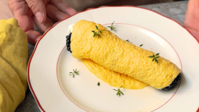 Blackberry Omelet Roll