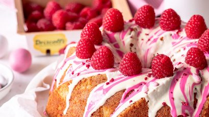 Raspberry bundtcake with eggnog