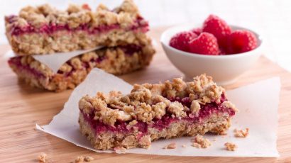 Healthy raspberry oatmeal bar