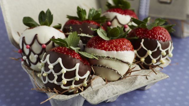 Easter Chocolate Covered Strawberries