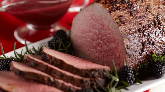 Recipe for Roast with a red wine sauce and blackberries