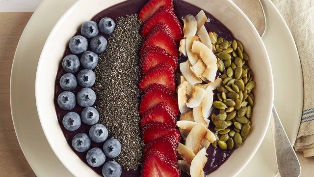 Berrylicious Chia Seed Smoothie Bowl Recipe